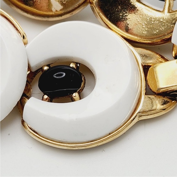 Vintage Crown Trifari Santa Anita White & Black Lucite Link Bracelet & Earrings - Picture 7 of 8